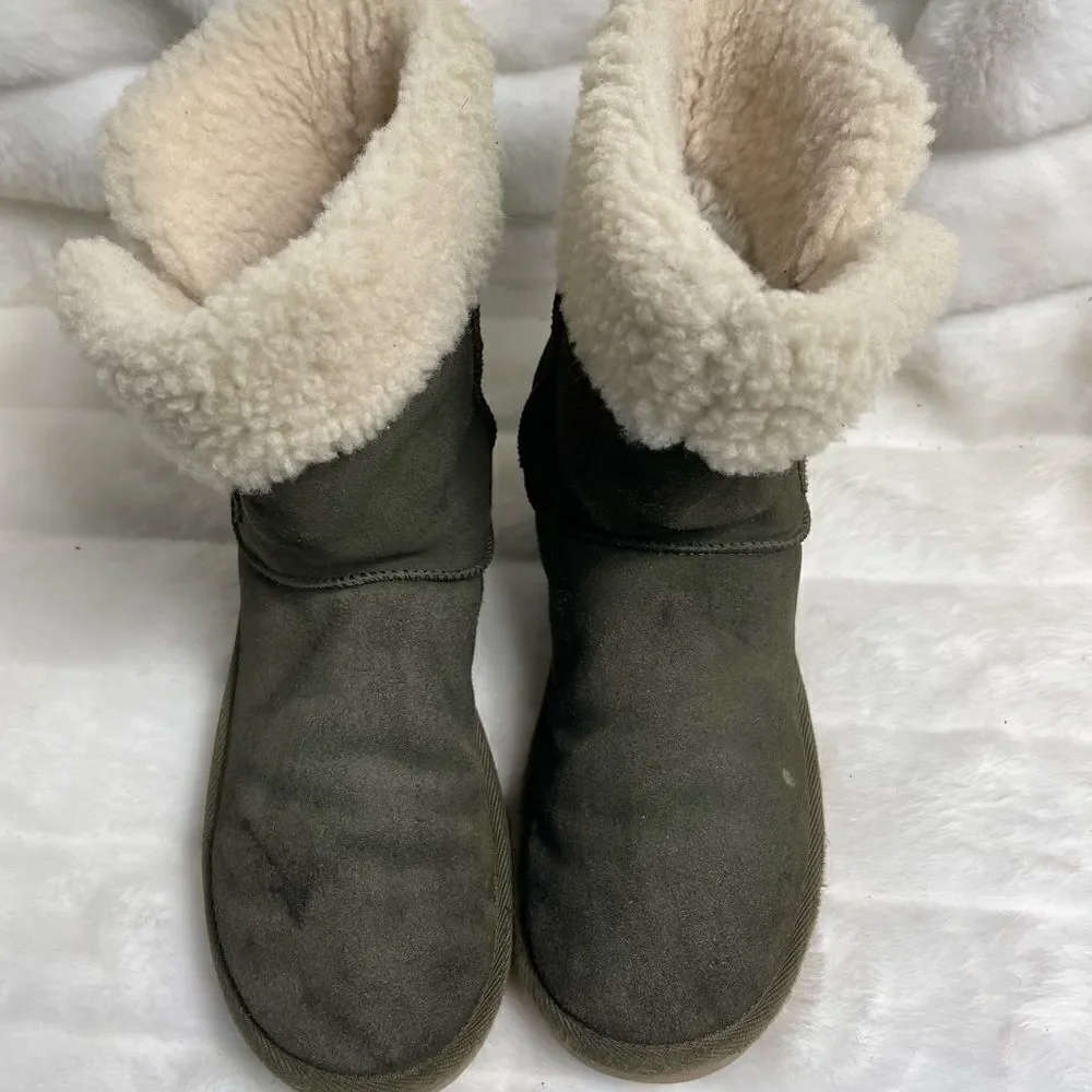 Kookaburra by Ugg suede olive green short boots with shearling and faux …